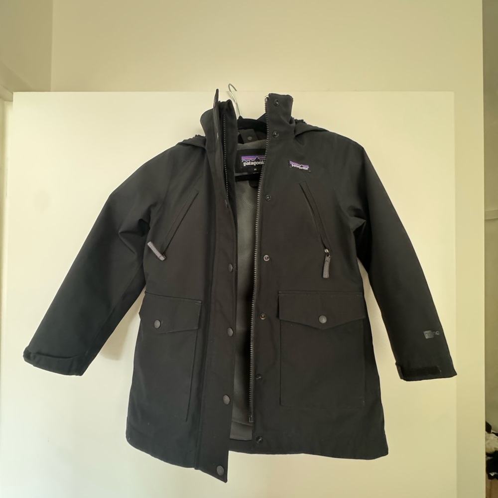 Patagonia Kids Black Hooded Puffer Coat - Picture 6 of 6